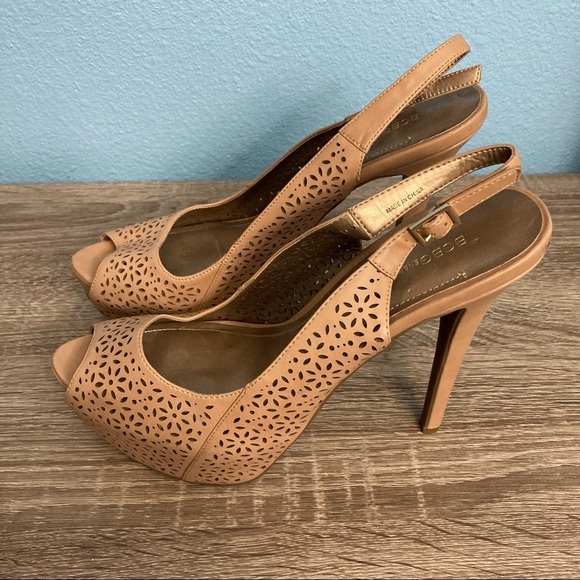 BCBGeneration Platform 2” Pump 5.5” Heels - Sz 10 - Cream - Picture 13 of 13